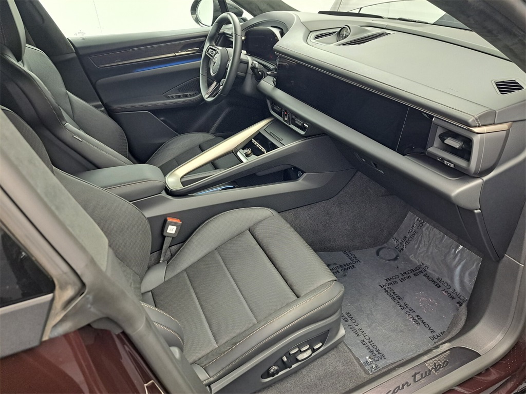 2024 Porsche Macan Electric Turbo photo 15