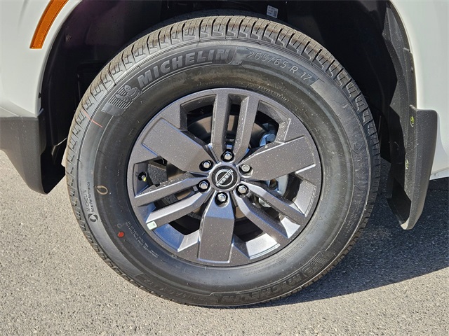 2025 Nissan Frontier SV photo 4