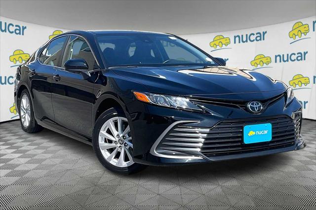 2024 Toyota Camry LE's photo