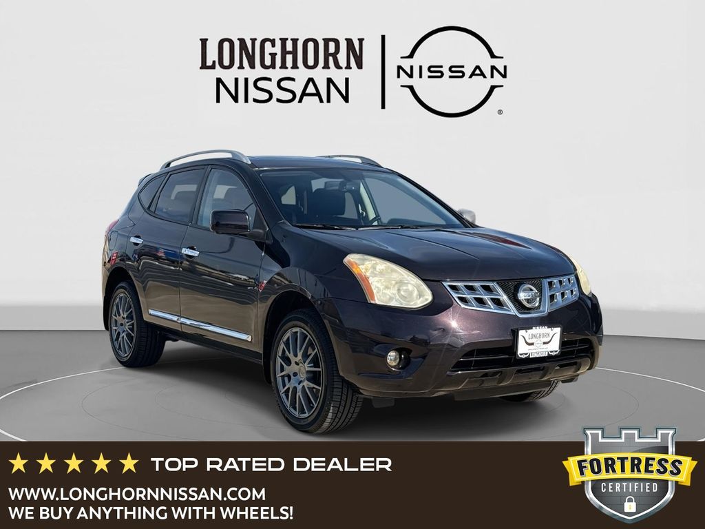 2013 Nissan Rogue SV's photo