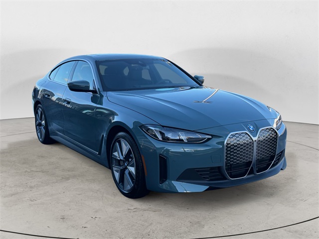 2025 BMW i4 40's photo