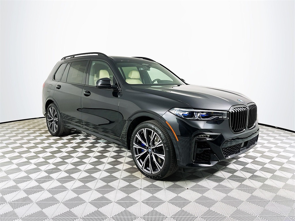 2021 BMW X7 M50i's photo
