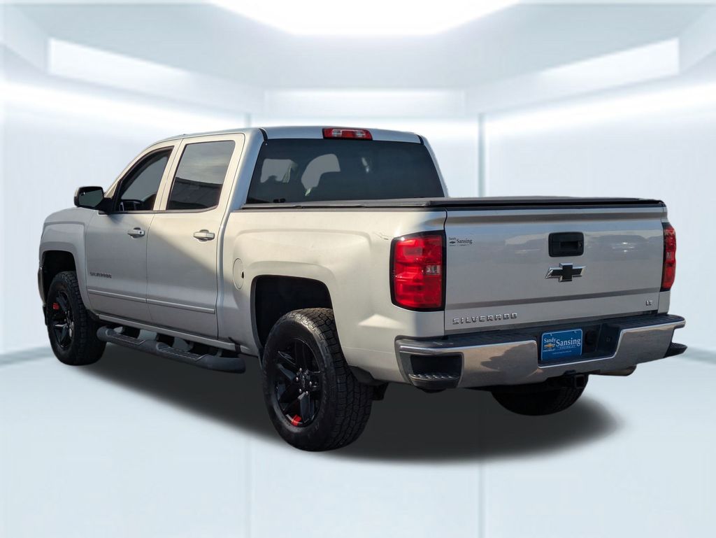 2017 Chevrolet Silverado 1500 LT photo 3