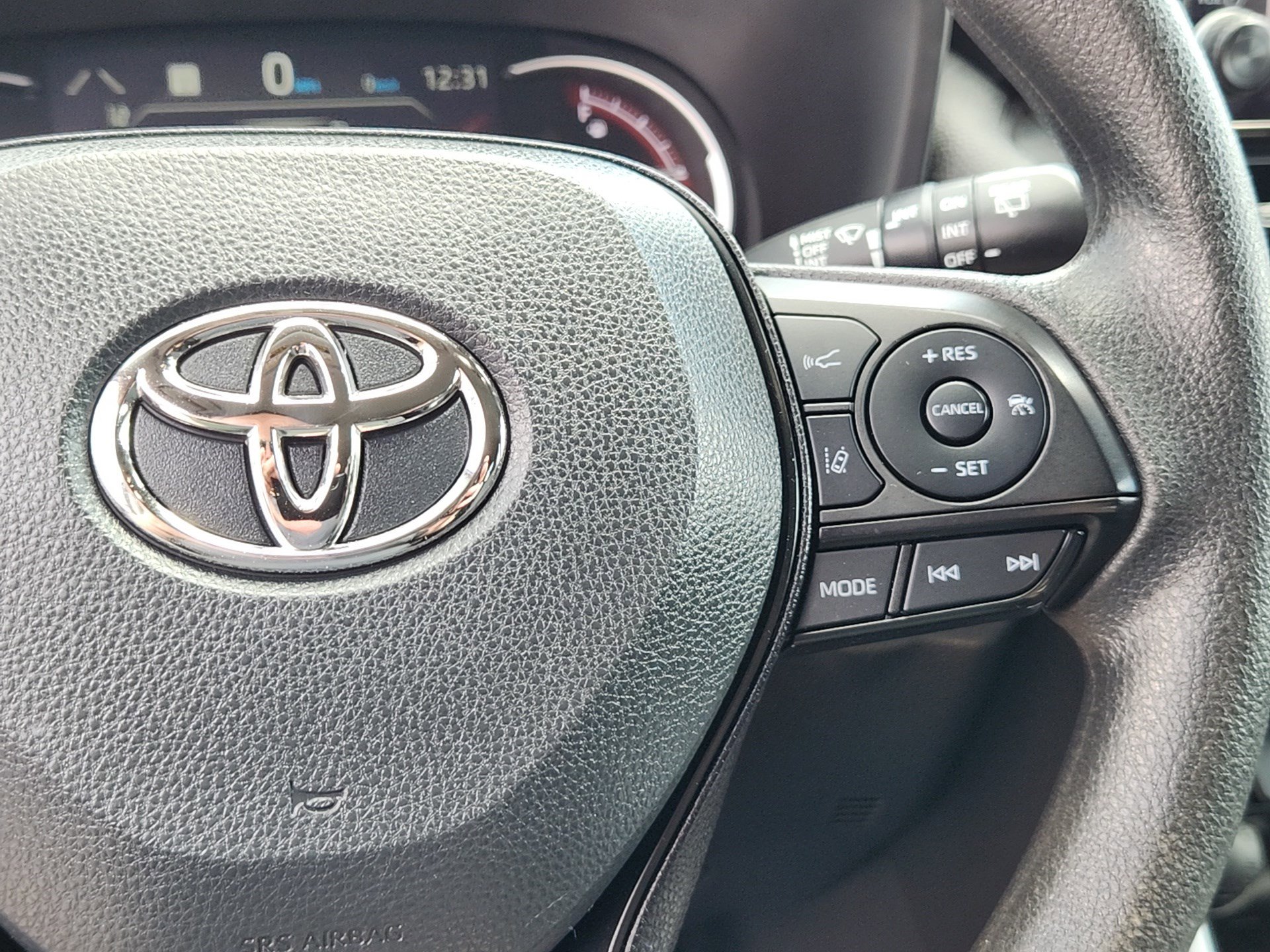 2023 Toyota RAV4 XLE photo 16