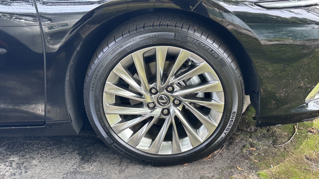 2023 Lexus ES 300h Ultra Luxury photo 4