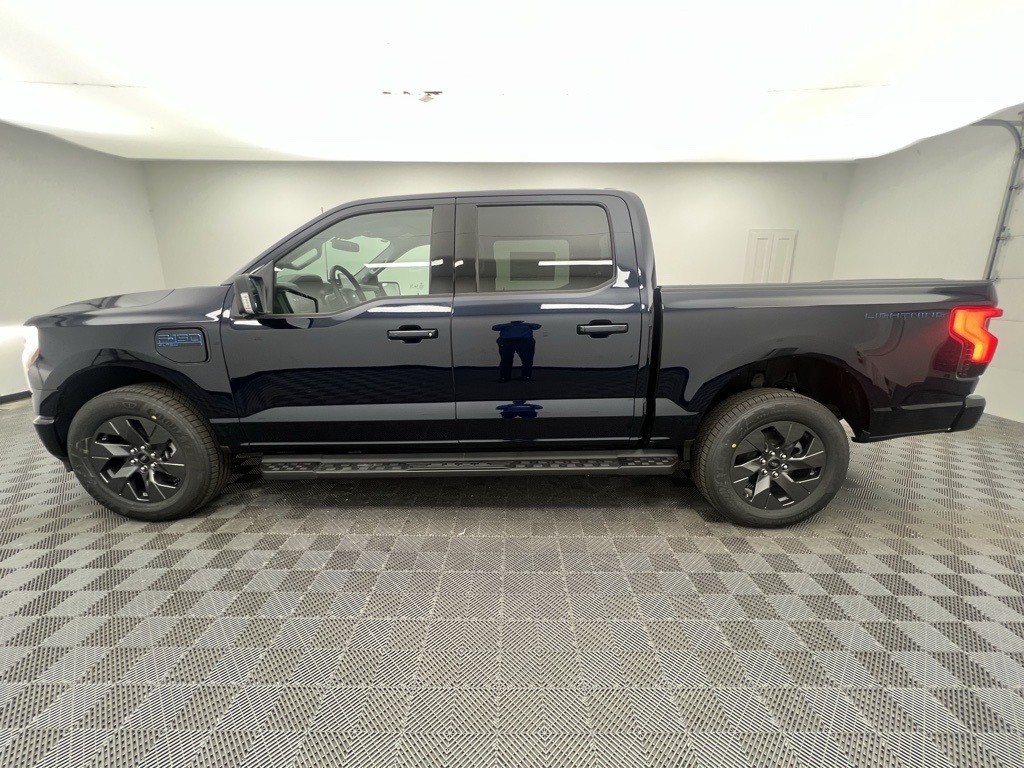 2025 Ford F-150 Lightning photo 12