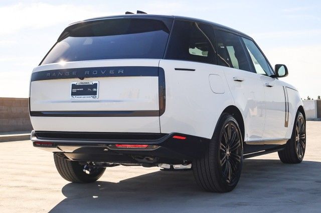 2025 Land Rover Range Rover SE photo 4