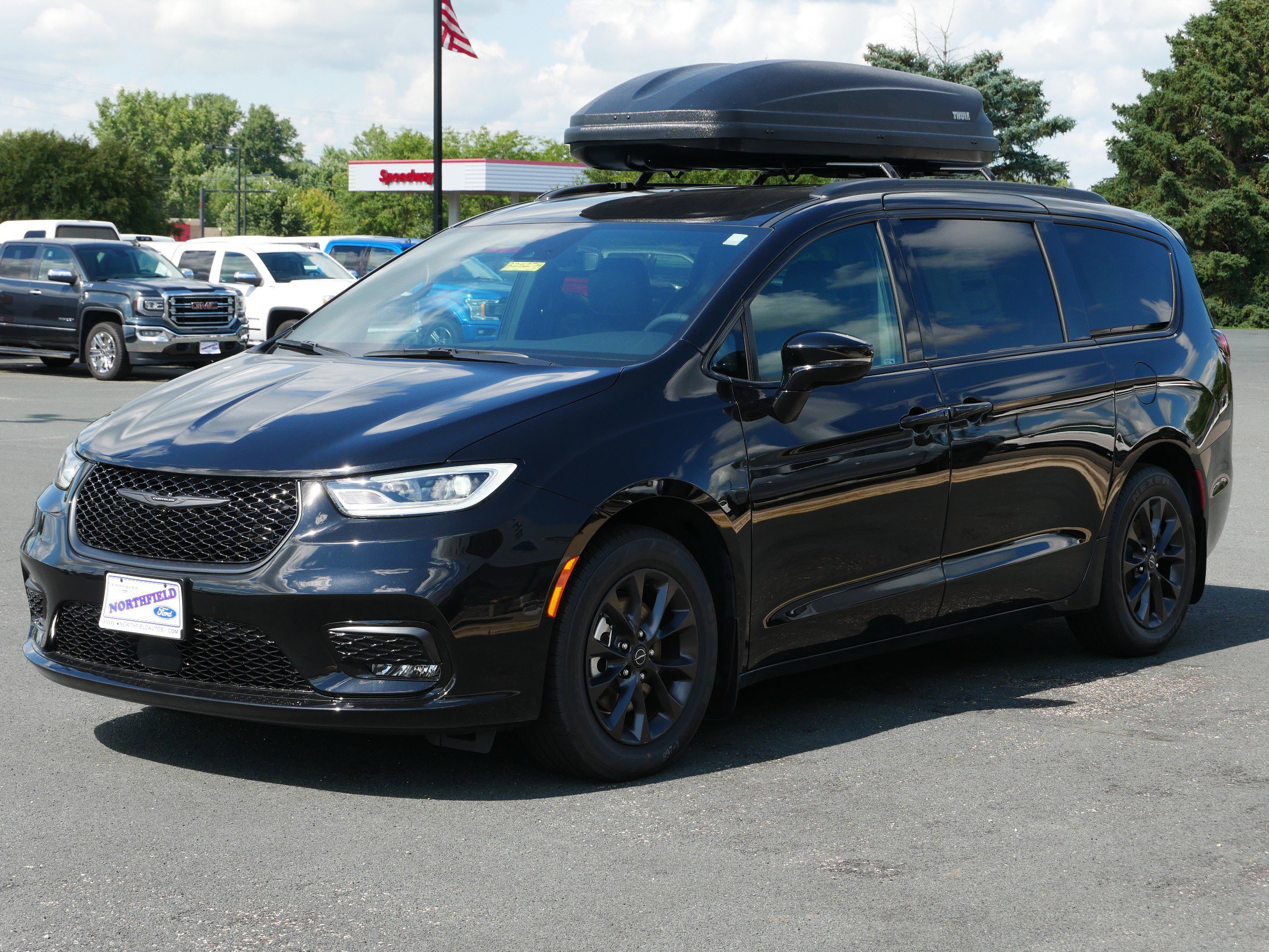 2025 Chrysler Pacifica photo 2