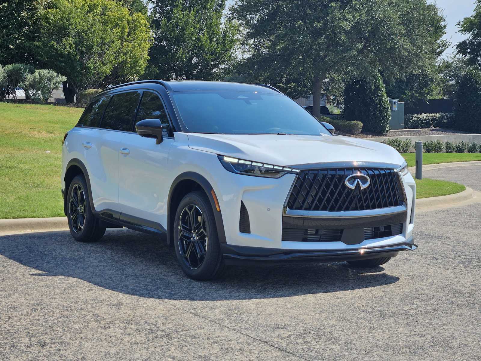 2026 Infiniti QX60 AWD photo 2