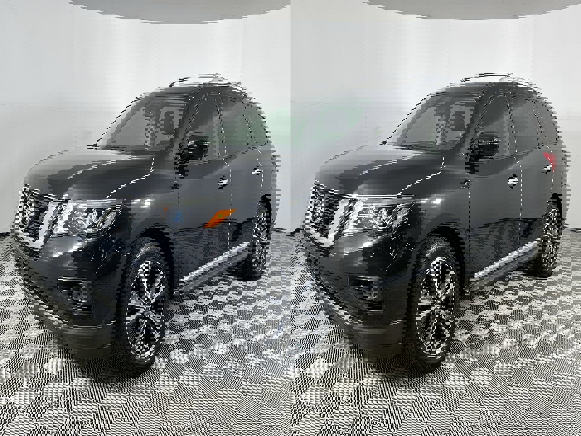 2020 Nissan Pathfinder Platinum photo 3