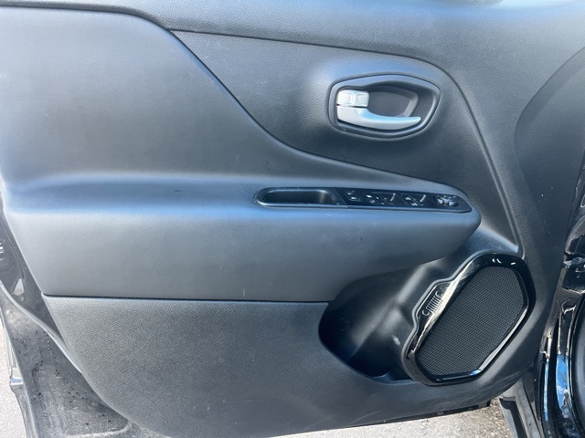 2023 Jeep Renegade Altitude photo 9