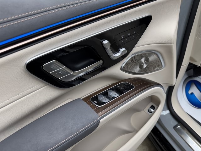 2026 Mercedes Benz EQS SUV 450 4MATIC photo 10