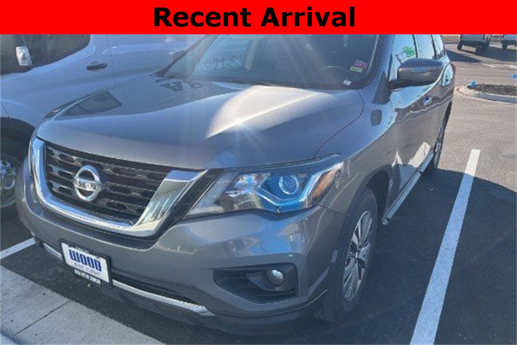 2020 Nissan Pathfinder SV