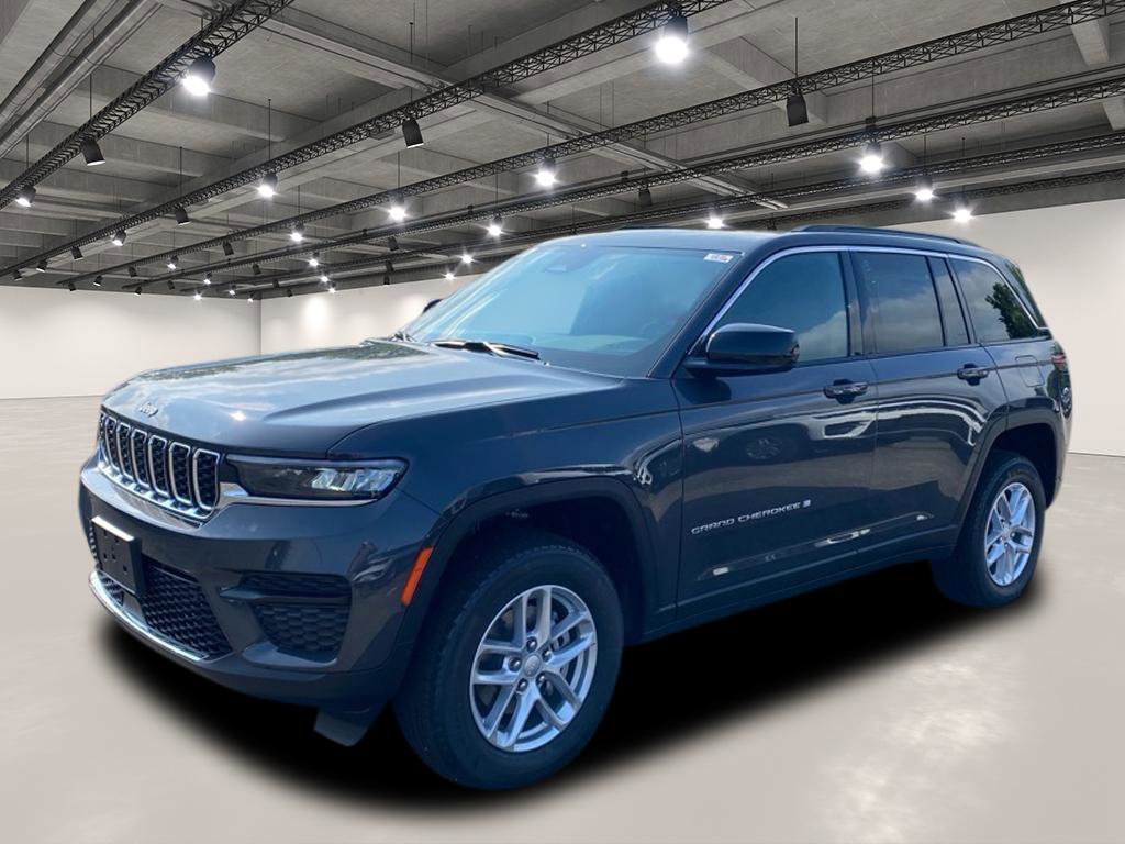 2025 Jeep Grand Cherokee Laredo photo 2