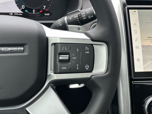 2025 Land Rover Discovery S photo 26