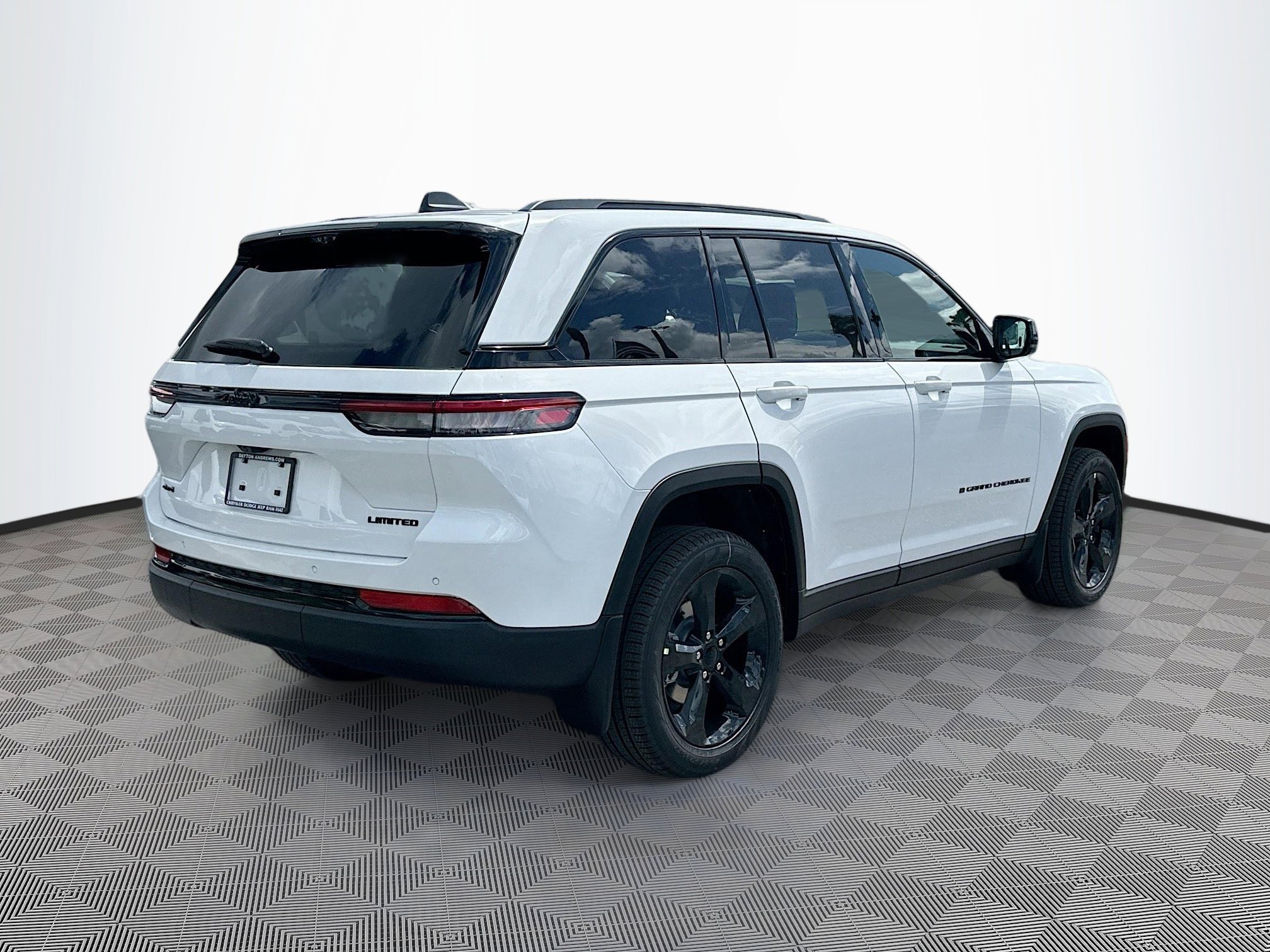 2025 Jeep Grand Cherokee Limited photo 4