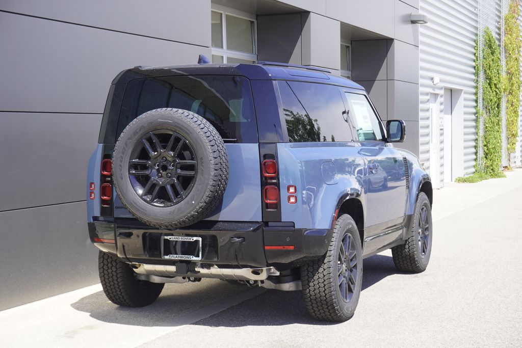 2025 Land Rover Defender 90 X-Dynamic SE photo 2