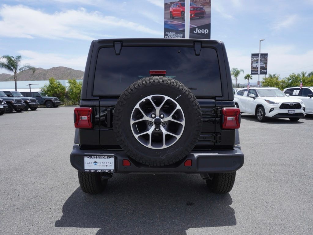 New 2024 Black Clear-Coat Exterior Paint Jeep 4-Door Sport S image 3