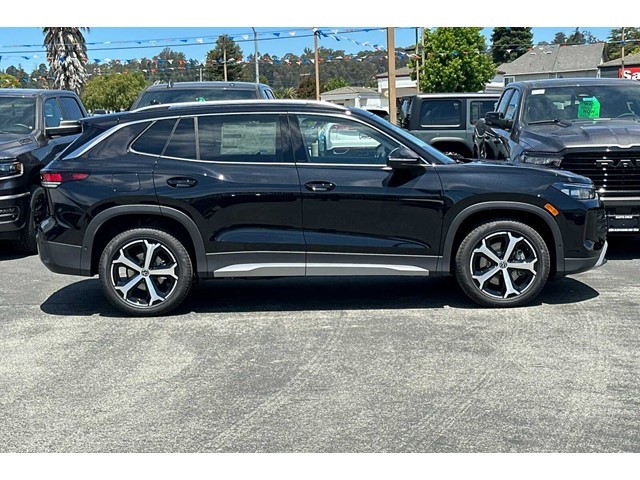 2025 Volkswagen Tiguan SE photo 3