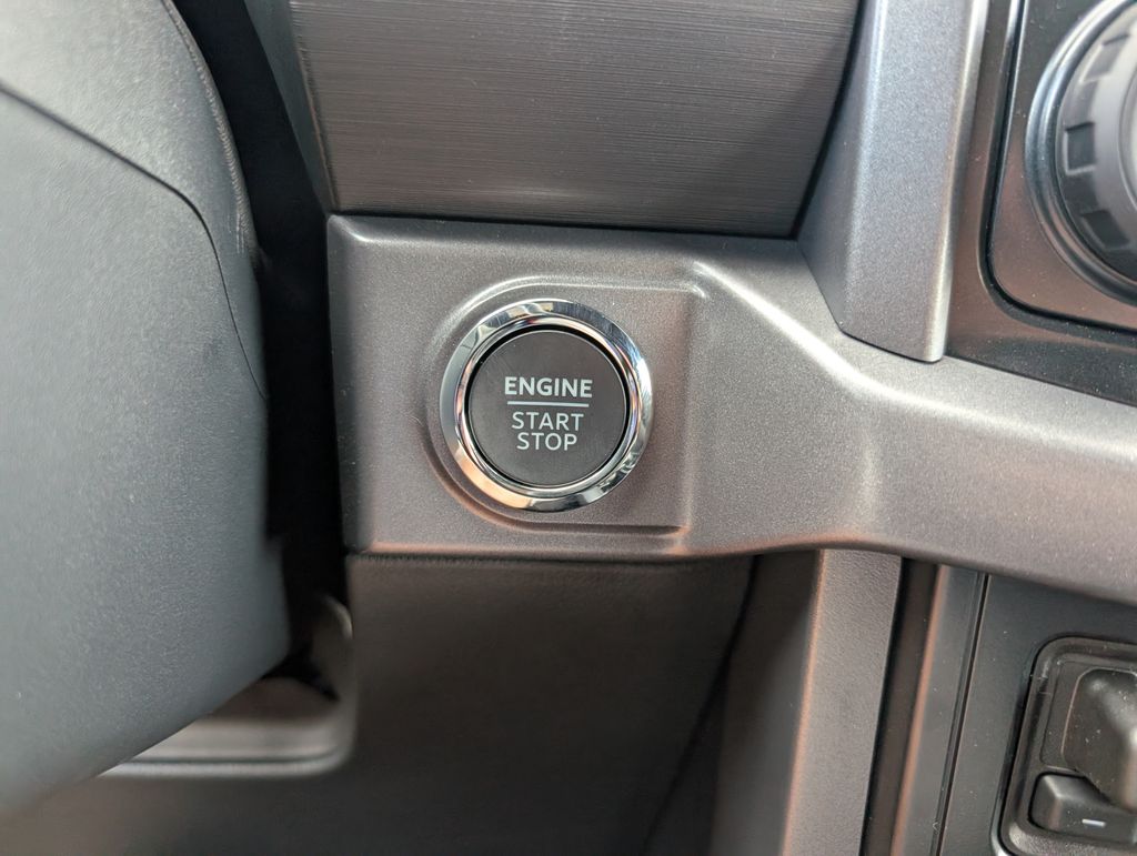 2025 Ford F-150 XLT photo 10