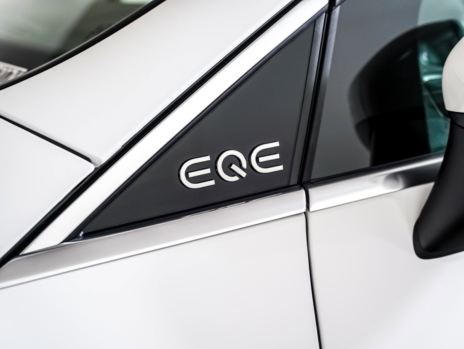 2026 Mercedes Benz EQE SUV 350 photo 5