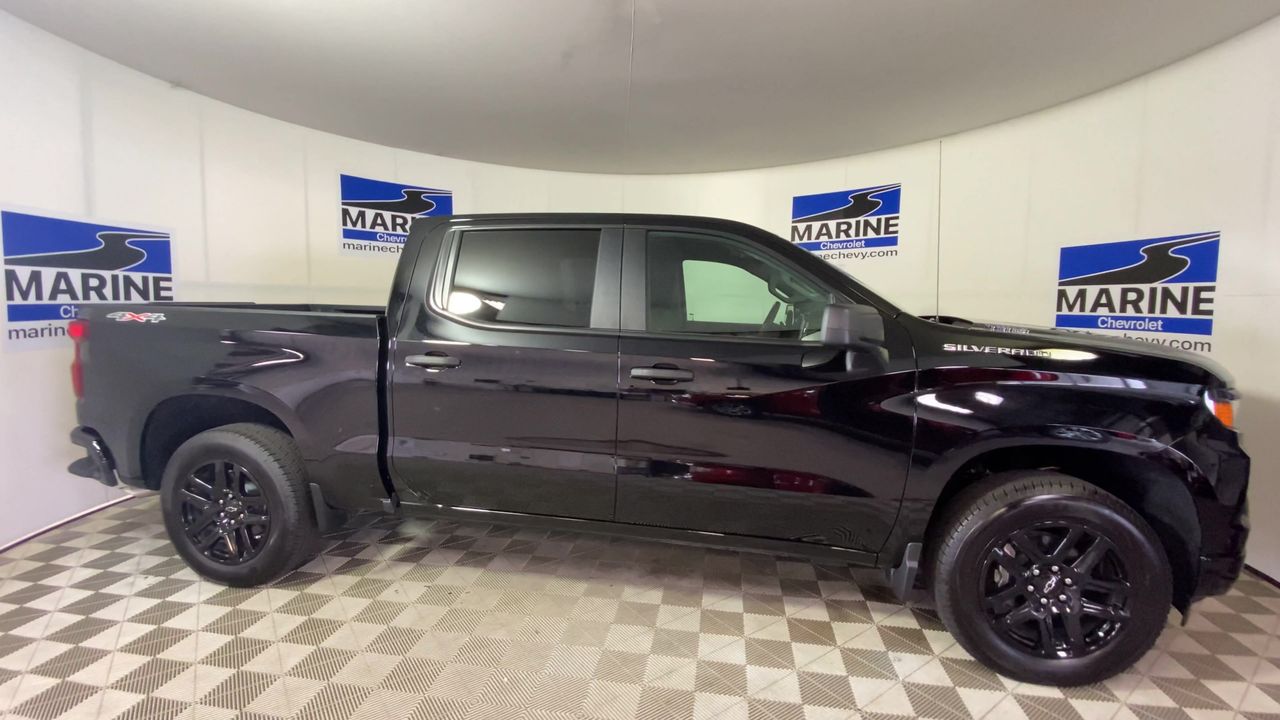 2025 Chevrolet Silverado 1500 Custom photo 32