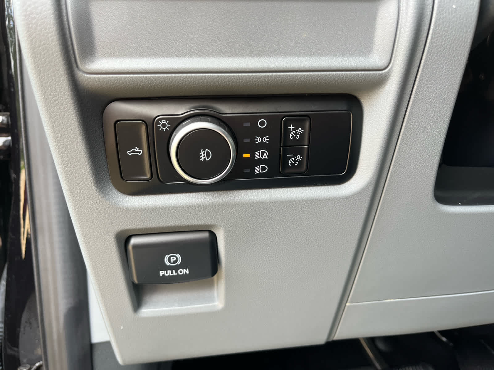 2024 Ford F-150 XLT photo 16