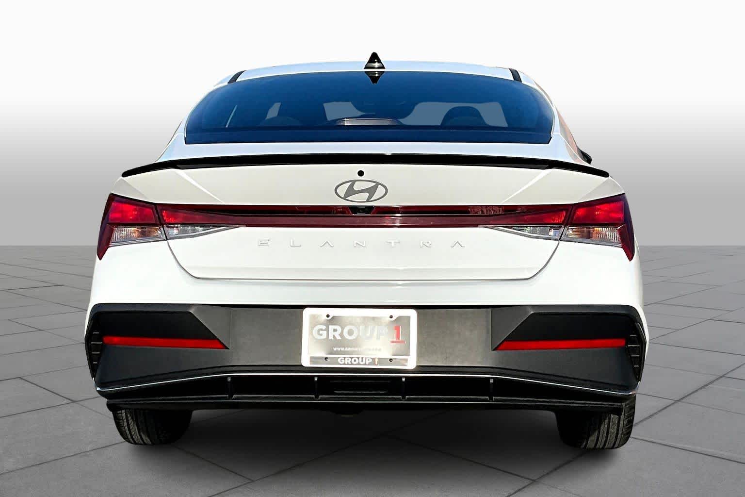 2025 Hyundai Elantra SEL Sport photo 4