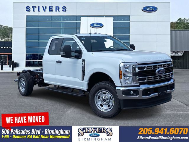 2025 Ford F-350 Super Duty Chassis Cab XL's photo