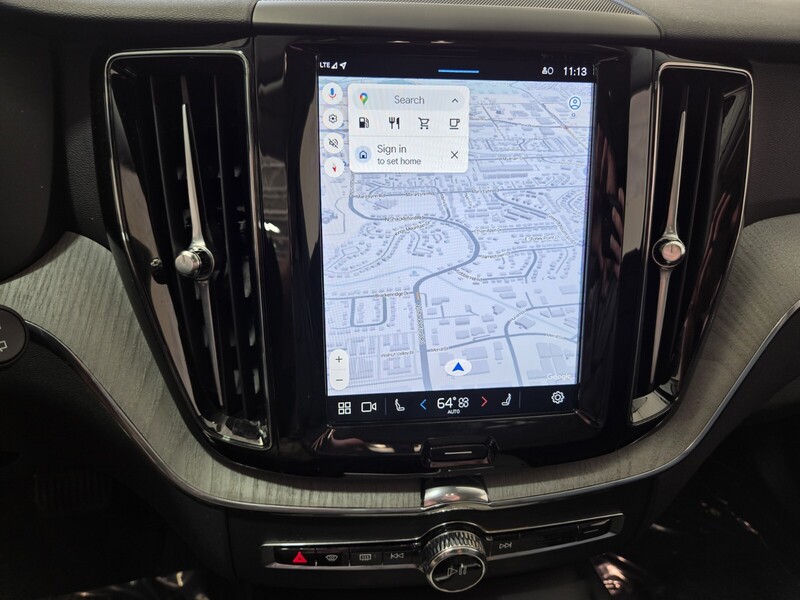 2025 Volvo XC60 B5 Plus photo 28
