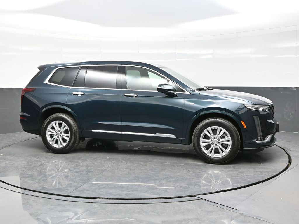 2025 Cadillac XT4 Luxury photo 8