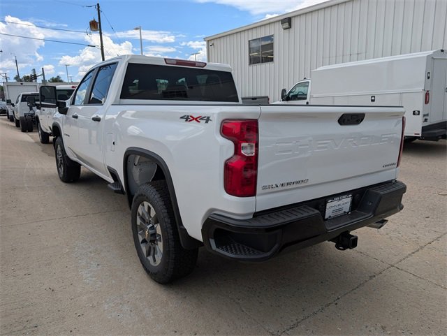 2025 Chevrolet Silverado 2500HD photo 3