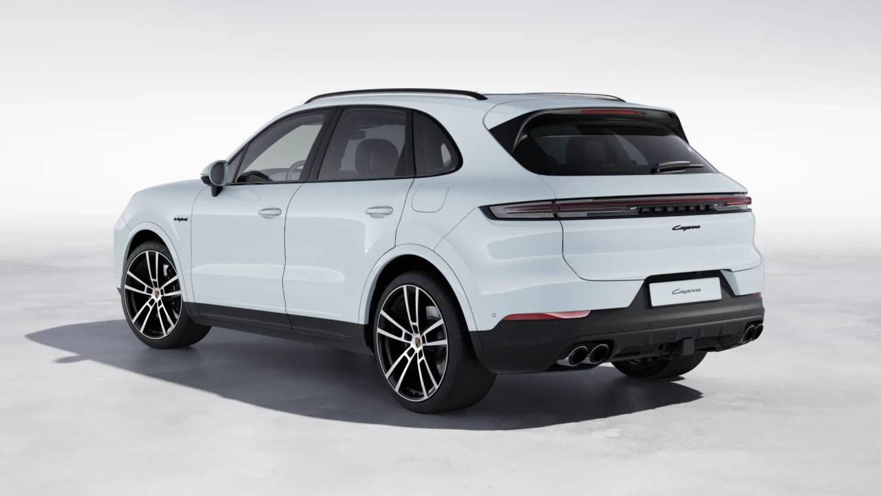 2026 Porsche Cayenne E-Hybrid photo 3