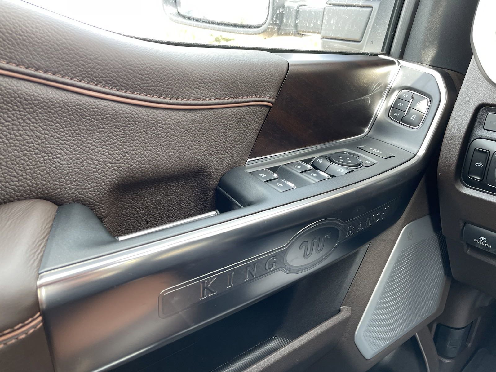New 2024 Star White Metallic Tri-Coat Ford King Ranch image 58