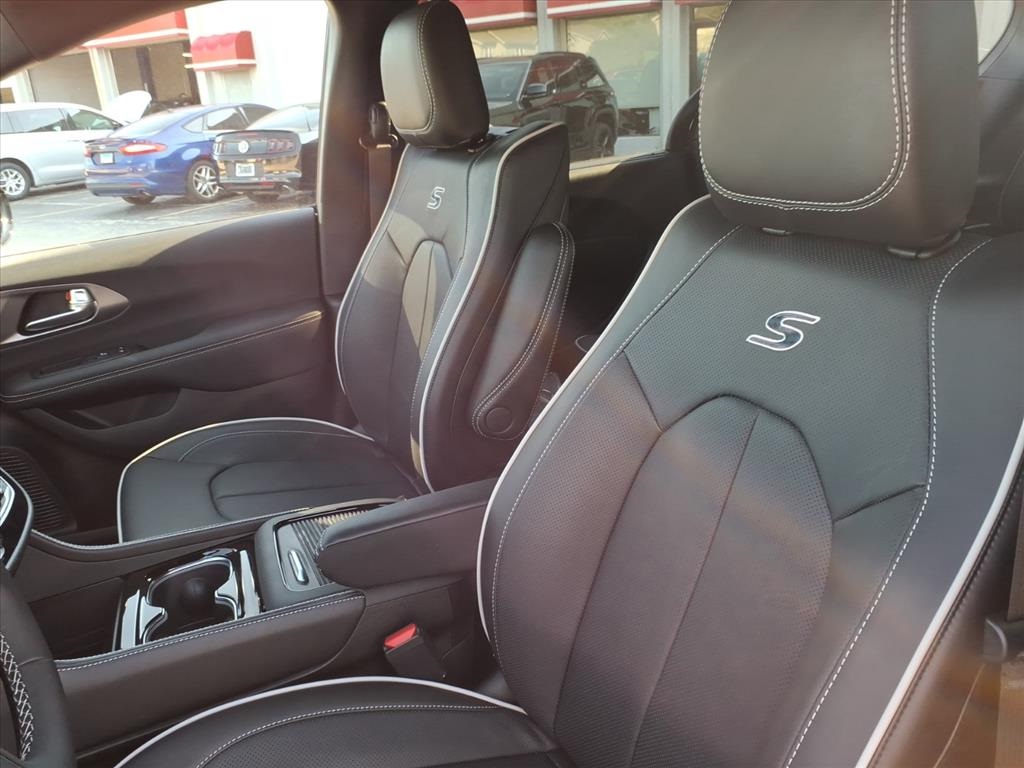 2026 Chrysler Pacifica Limited photo 11