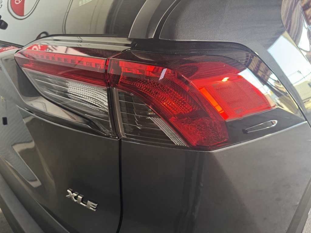 2025 Toyota RAV4 XLE Premium photo 17