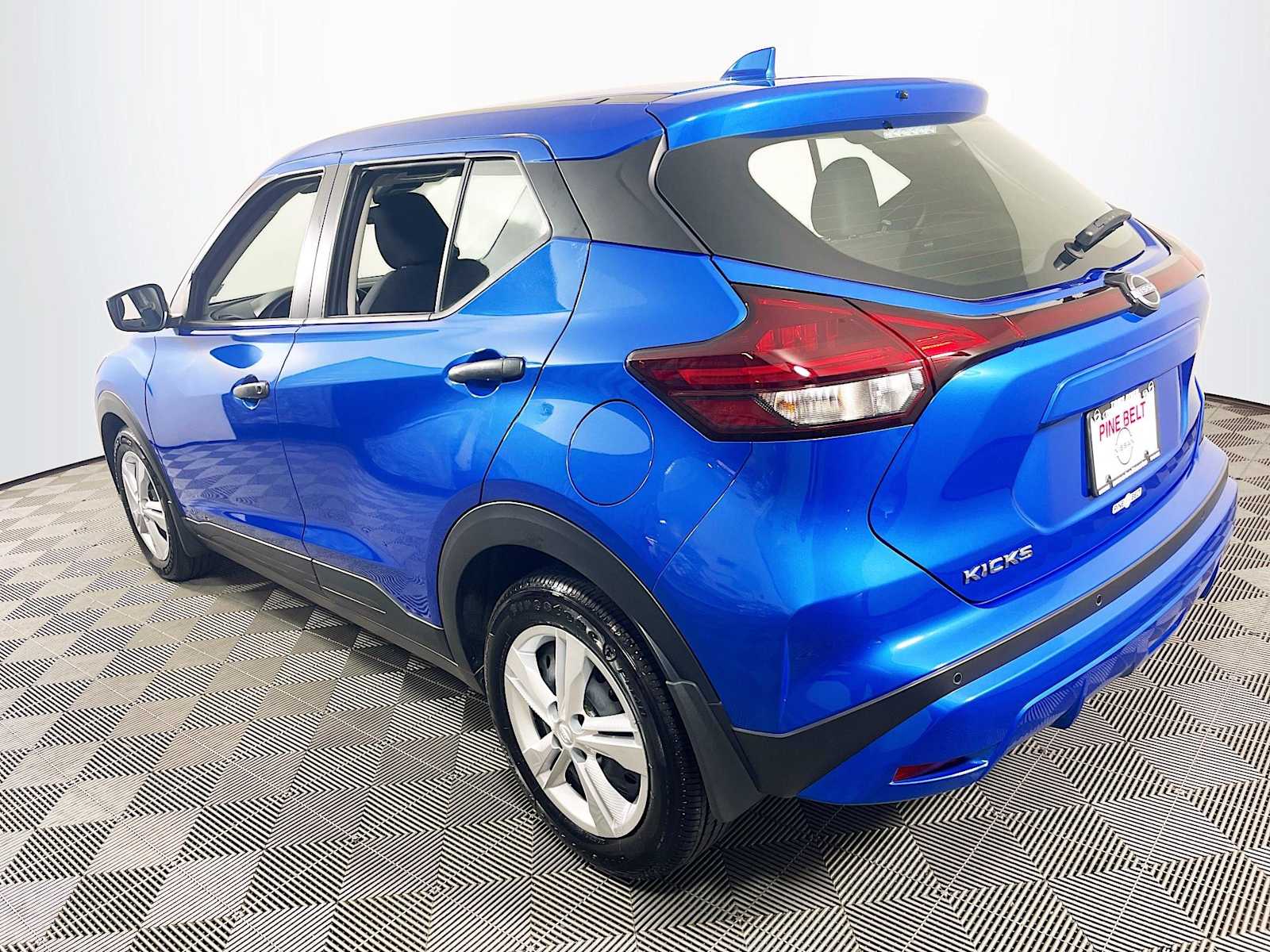 2024 Nissan Kicks S photo 6