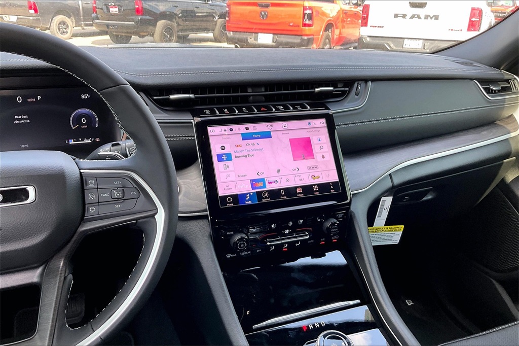 2025 Jeep Grand Cherokee Limited photo 4