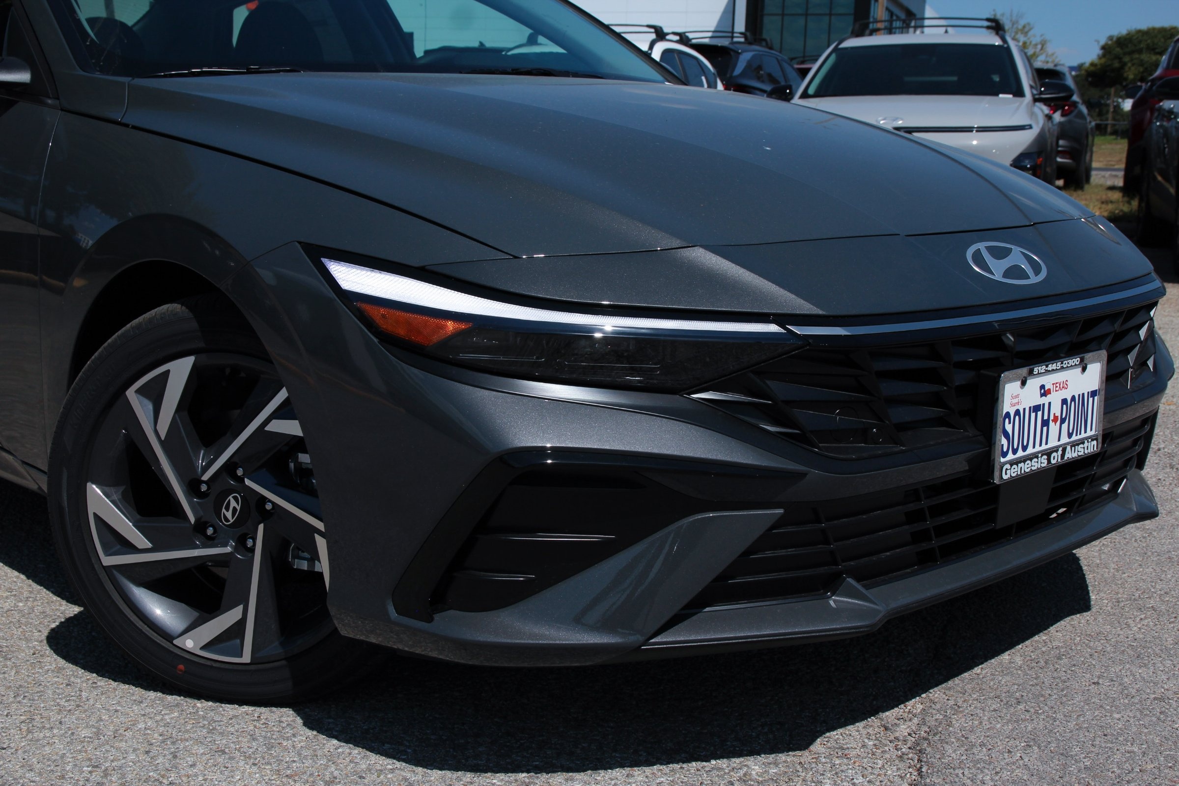 2025 Hyundai Elantra Limited photo 2