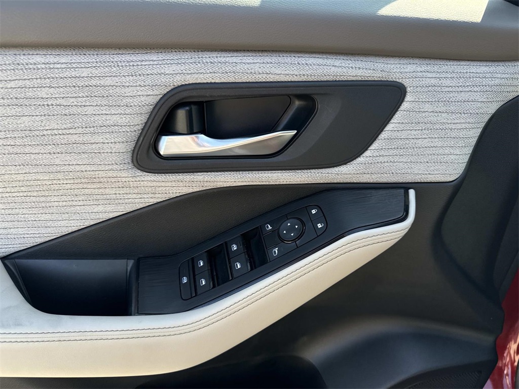 2023 Nissan Rogue SV photo 14
