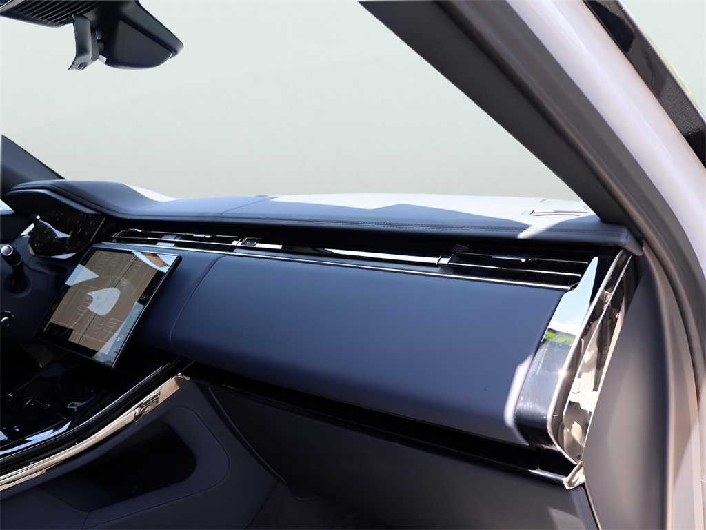 2024 Land Rover Range Rover Sport SE photo 9