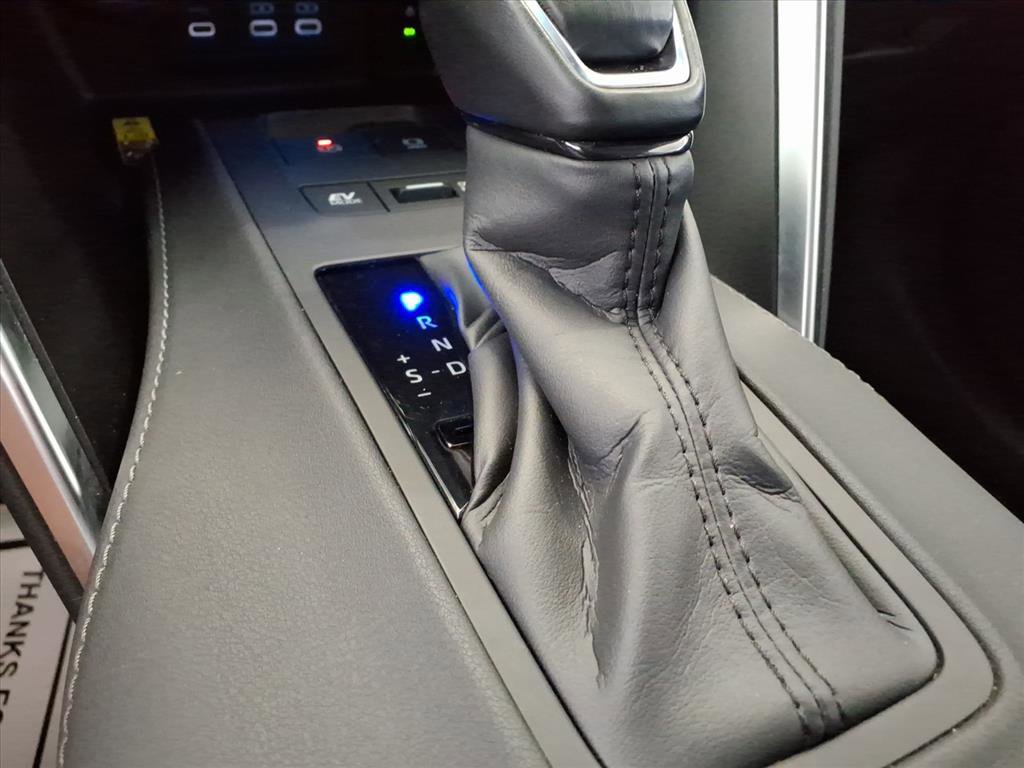 2023 Toyota Venza LE photo 24