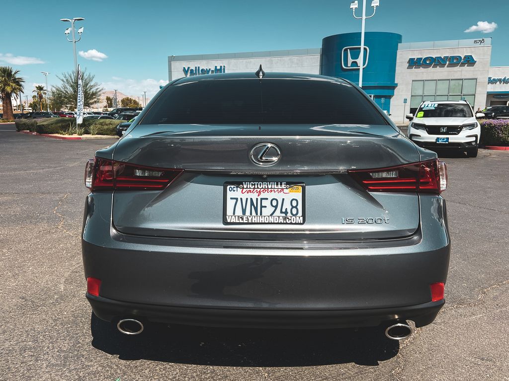 2016 Lexus IS 200t photo 7