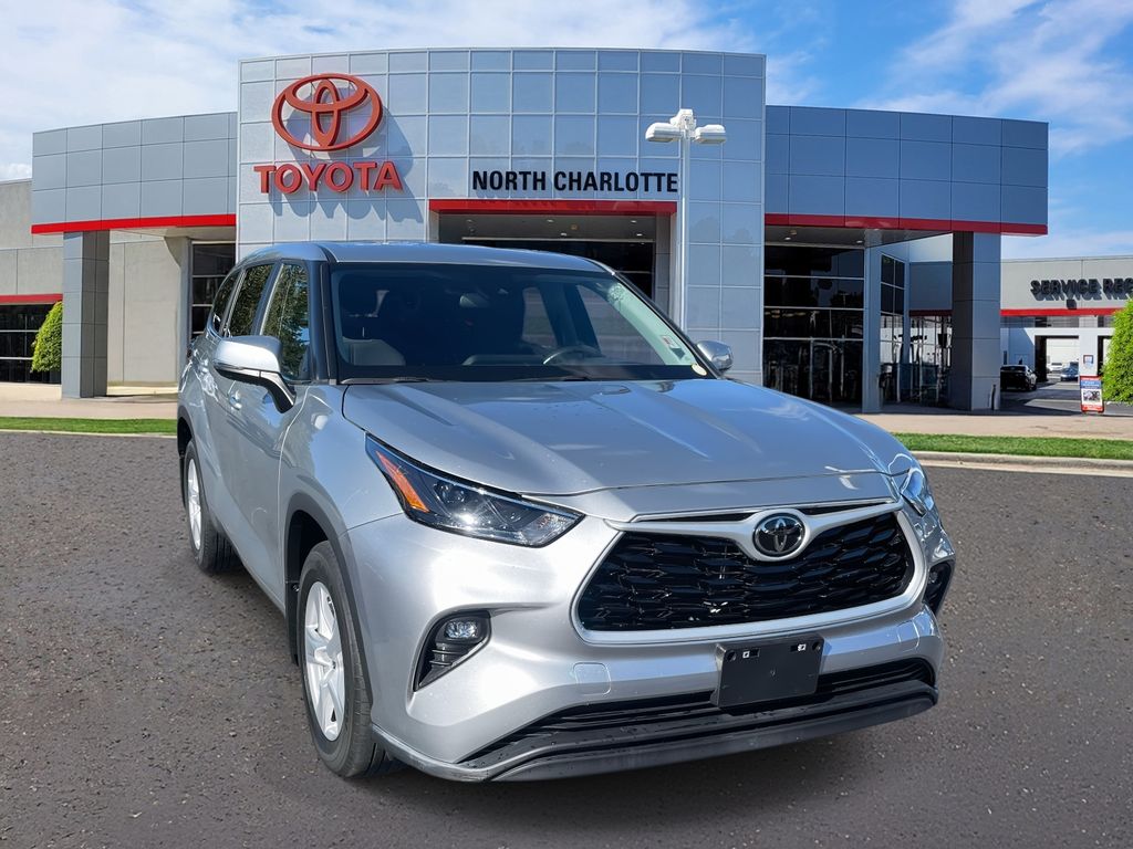 2024 Toyota Highlander LE