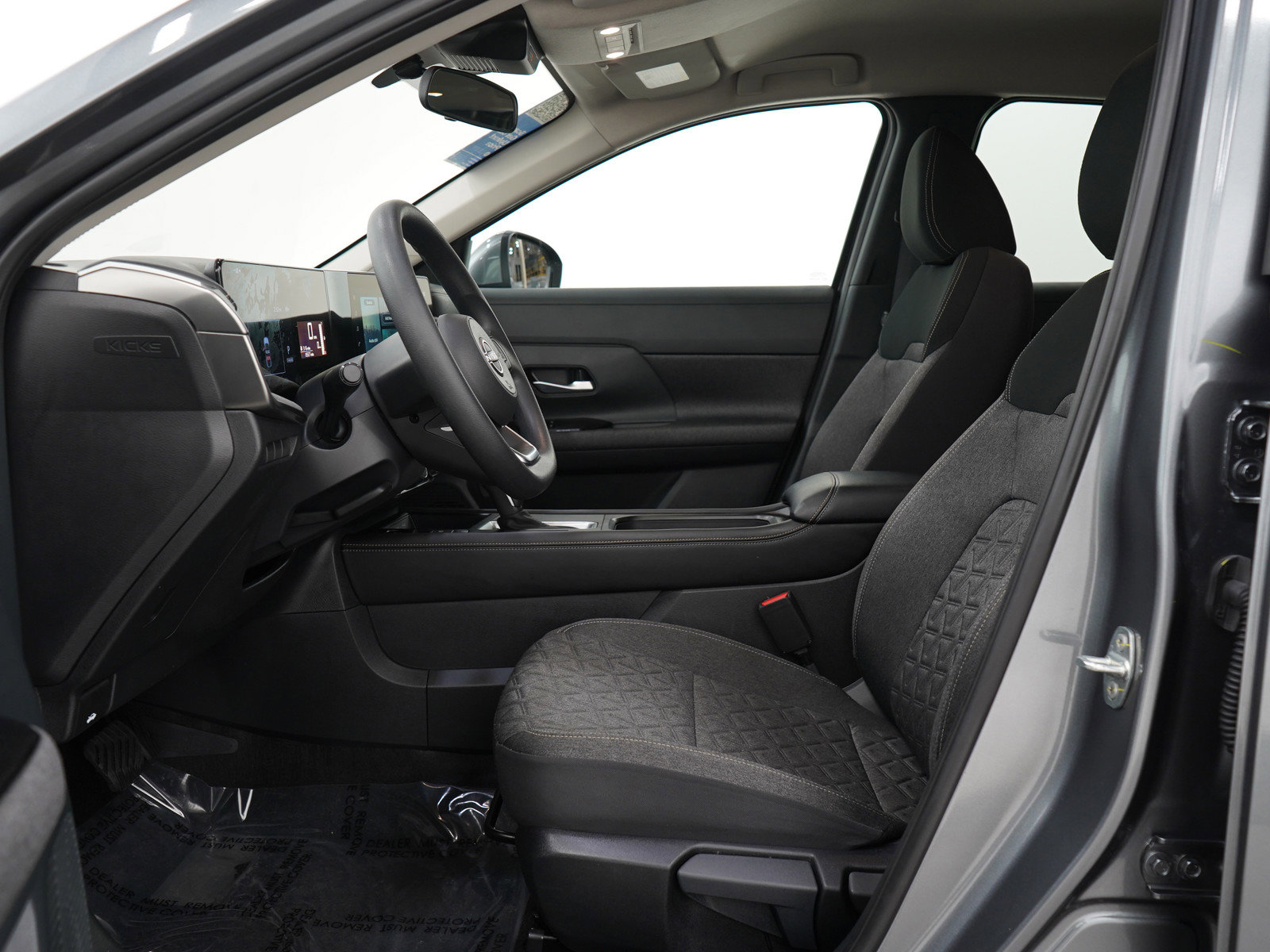2025 Nissan Kicks SV photo 12