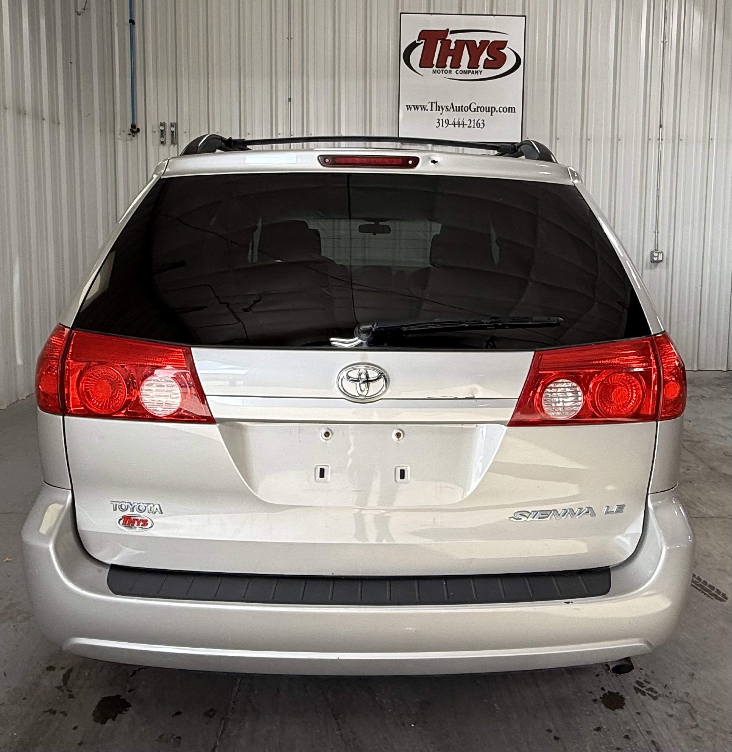 2008 Toyota Sienna LE photo 3