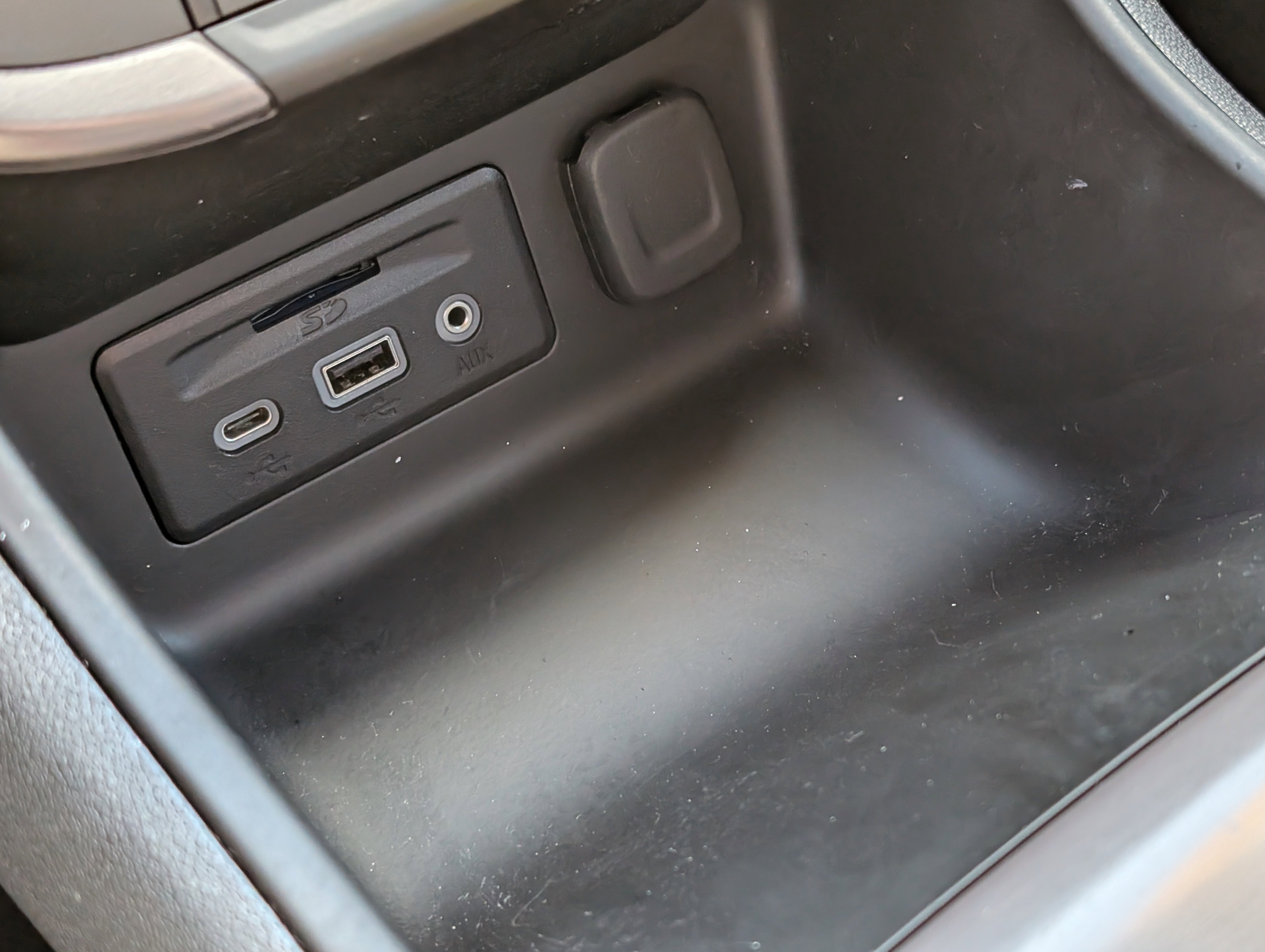 Used 2023 Summit White GMC AT4 image 33