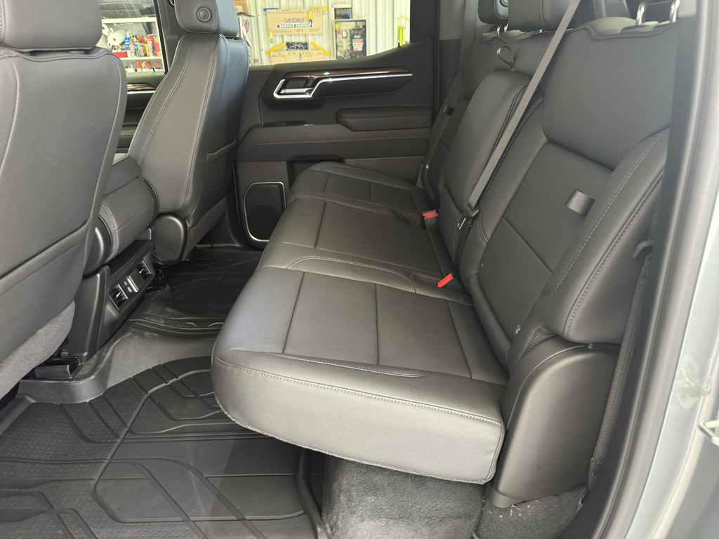 2025 Chevrolet Silverado 1500 LT photo 7