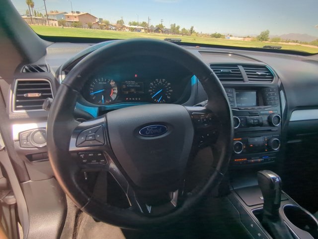 2017 Ford Explorer XLT photo 7