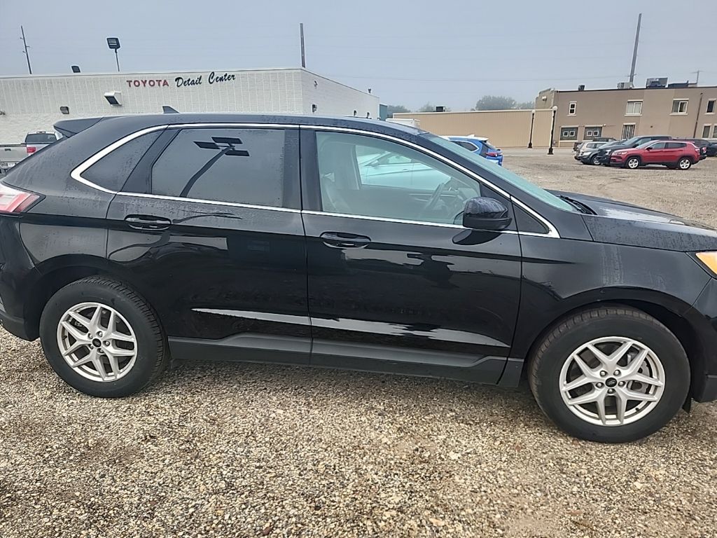 2023 Ford Edge SEL photo 2